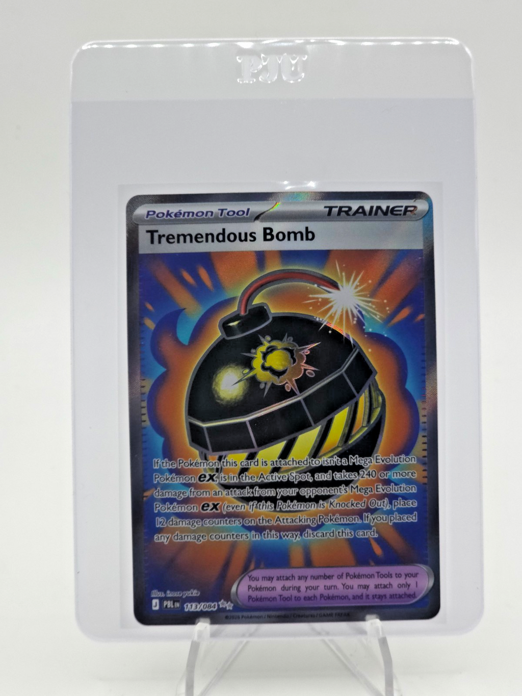 Tremendous Bomb 113/084 Me05: Pitch Black Holo